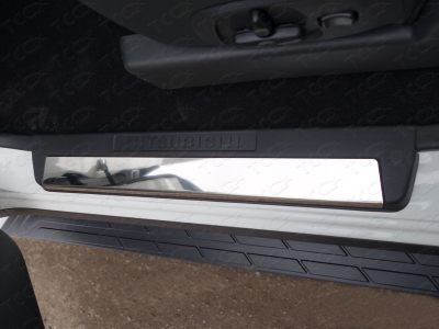 Накладки на пороги шлифованный лист ТСС для Mitsubishi Pajero 4 2014-2021