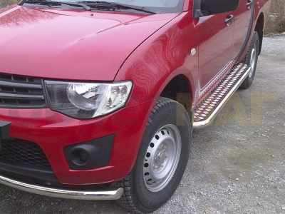 Пороги с площадкой алюминиевый лист 53 мм Технотек для Mitsubishi L-200 2006-2014