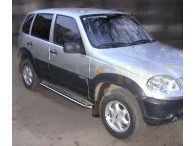 Пороги с площадкой алюминиевый лист 43 мм Технотек для Chevrolet Niva 2009-2020