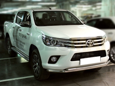 Пороги с площадкой алюминиевый лист 60 мм Технотек для Toyota Hilux 2015-2021
