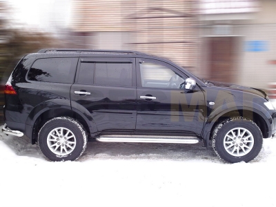 Пороги с площадкой алюминиевый лист 43 мм Технотек для Mitsubishi Pajero Sport 2008-2013