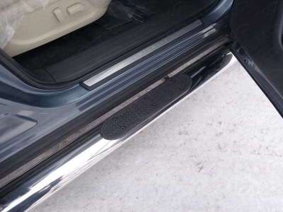 Пороги труба овальная с накладками 120х60 мм укороченные ТСС для Infiniti QX60 2016-2021