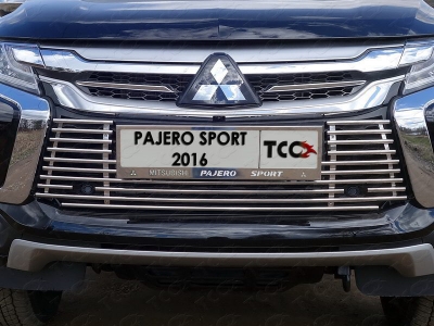 Решетка радиатора 12 мм с парктроником ТСС для Mitsubishi Pajero Sport 2016-2020