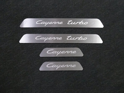 Накладки на пороги на пластик вставка шлифованный лист надпись Cayenne Turbo 4 штуки ТСС для Porsche Cayenne Turbo 2018-2021