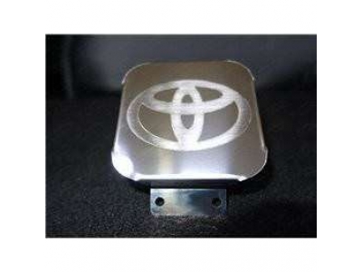 Заглушка на фаркоп с логотипом Toyota из нержавеющей стали ТСС для Toyota Land Cruiser 200 2015-2021