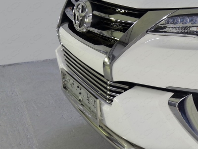 Решетка радиатора нижняя 12 мм ТСС для Toyota Fortuner 2017-2020