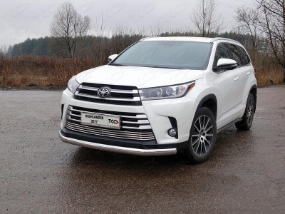 Накладка решётки радиатора 16 мм ТСС для Toyota Highlander 2017-2020