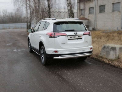Защита заднего бампера овальная 75х42 мм ТСС для Toyota RAV4 2015-2019