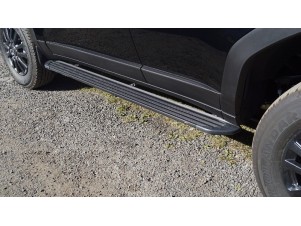 Пороги алюминиевые "Slim Line Black" 1720 мм для Toyota Land Cruiser 250 Prado 2024-н.в. №TOYLC25024-09B