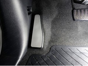 Накладка под левую ногу для Toyota Fortuner № TOYFORT17-17