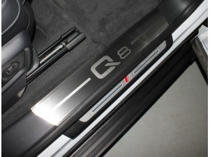 Накладки на пороги лист шлифованный надпись Q8 4 шт для Audi Q8 № AUDIQ819-04