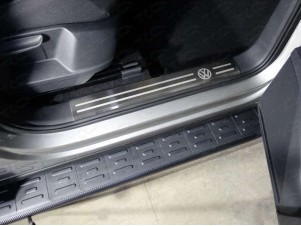 Накладки на пластиковые пороги шлифованный лист логотип VW 2шт для Volkswagen Tiguan № VWTIG17-23