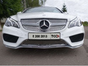 Рамка номерного знака Mercedes-Benz E 200 (комплект)
